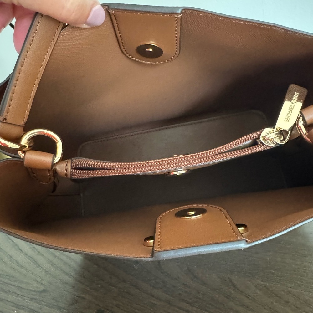 Michael Kors Pratt medium brown signature logo shoulder bag - Picture 4 of 12